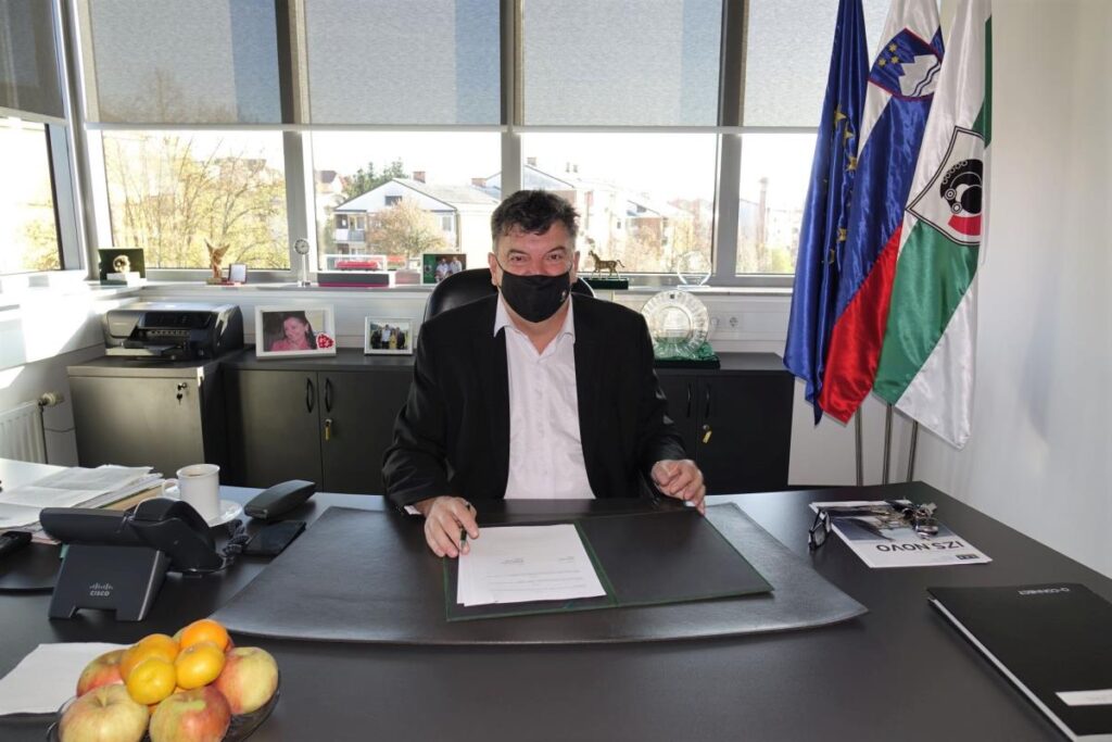 podpis-pogodbe-za-obnovo-notranjosti-kulturnega-doma-grosuplje