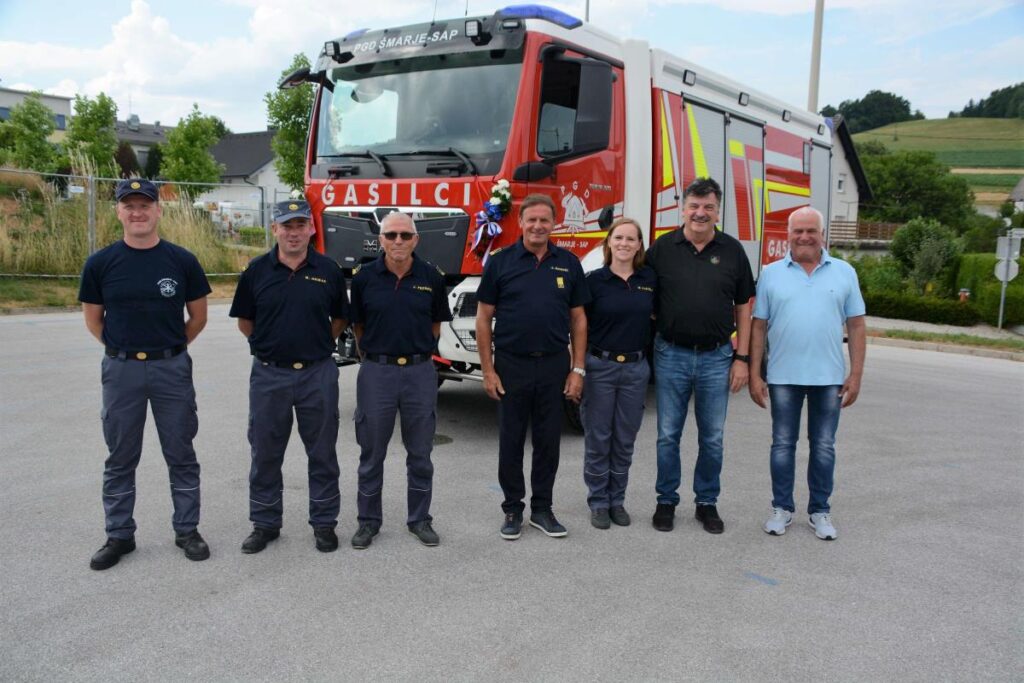 prostovoljno-gasilsko-drustvo-smarje-–-sap-ob-svoji-140-letnici-z-novim-gasilskim-vozilom