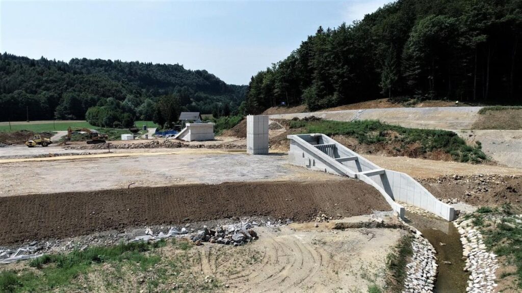 gradnja-zadrzevalnika-veliki-potok-lepo-napreduje