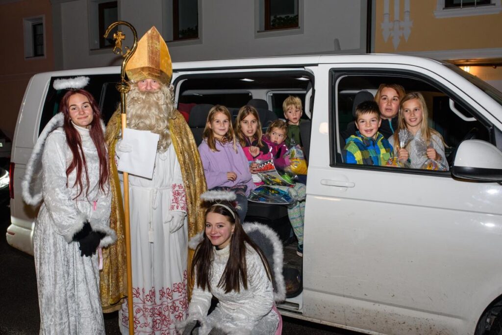 s-prizigom-praznicnih-luci-in-obiskom-miklavza-smo-vstopili-v-pravljicni-bozicni-cas