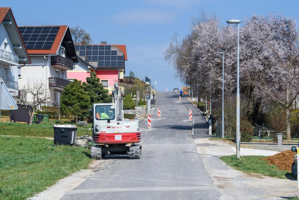 zaradi-asfaltiranja-zapora-ceste-sentvid-–-velike-cesnjice