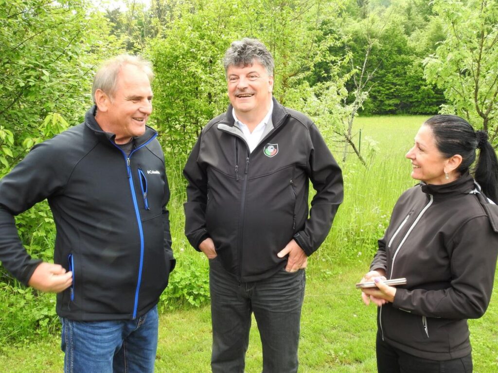 zupan-dr.-peter-verlic-se-je-skupaj-s-soprogo-barbaro-udelezil-otvoritve-festivala-pticjega-petja