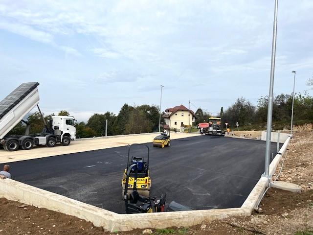 asfaltiranje-igrisca-na-veliki-ilovi-gori