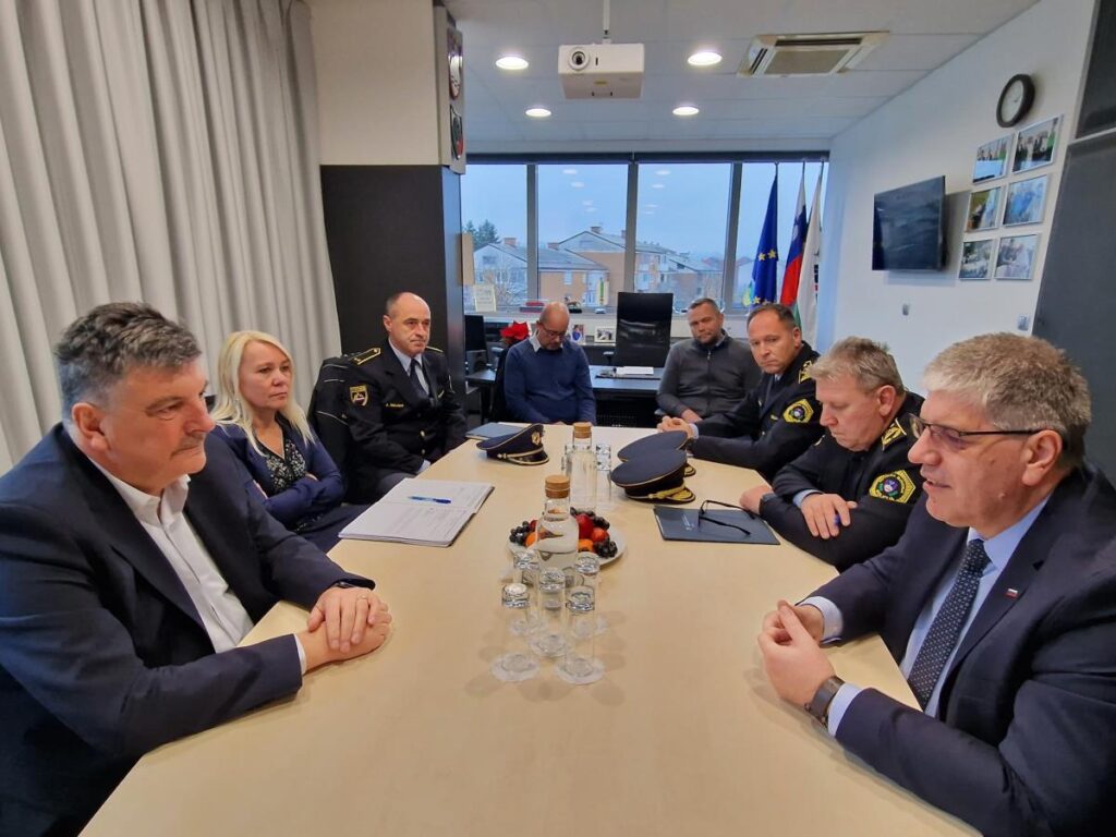 obisk-ministra-za-notranje-zadeve-bostjana-poklukarja