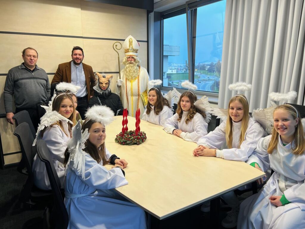 obisk-sv.-miklavza-v-nasi-obcinski-hisi