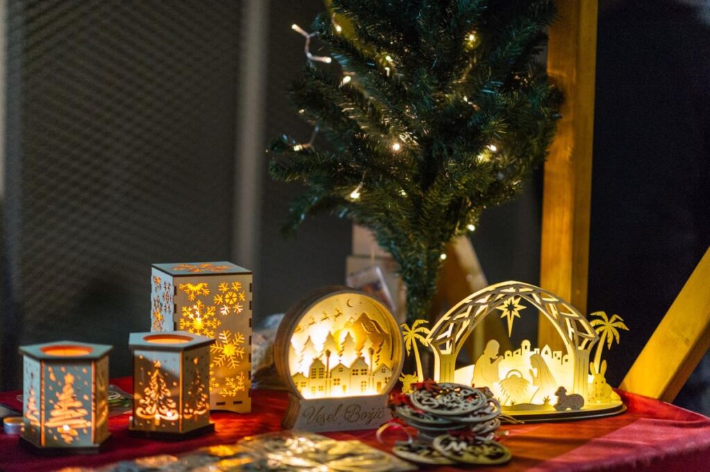 prizig-praznicnih-luck-v-grosuplju-–-carobnost-dogodka-ujeta-v-video-utrinkih