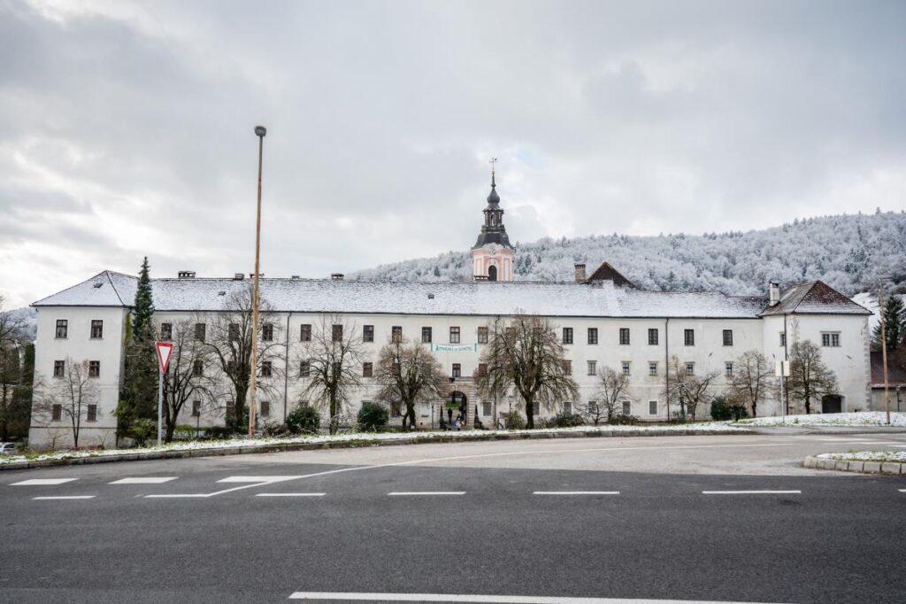 v-sticni-je-potekal-prvi-adventni-sejem