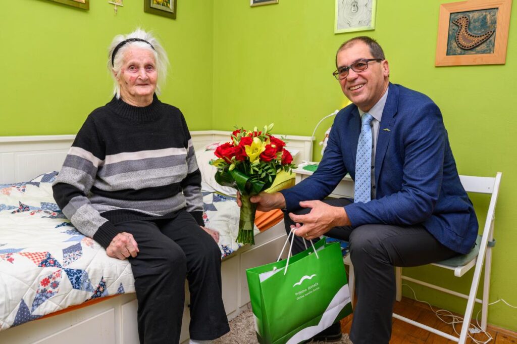 zupan-voscil-mariji-fink-za-100-let