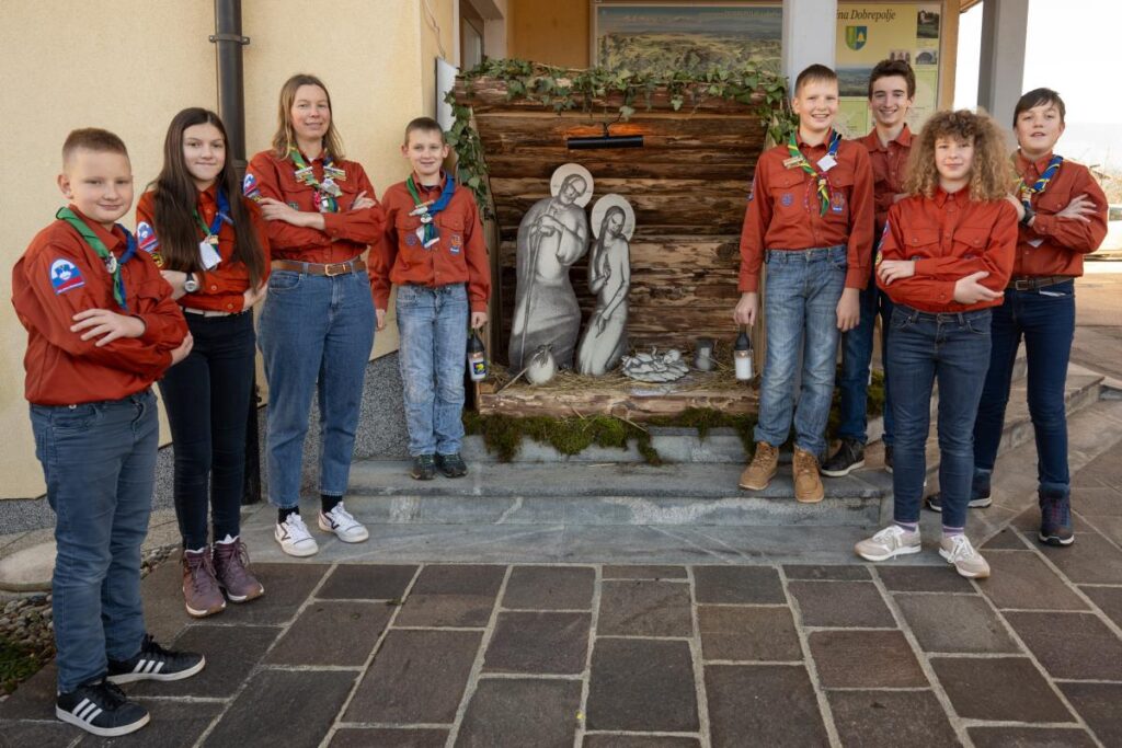 luc-miru-iz-betlehema-je-tudi-letos-obiskala-obcino-dobrepolje