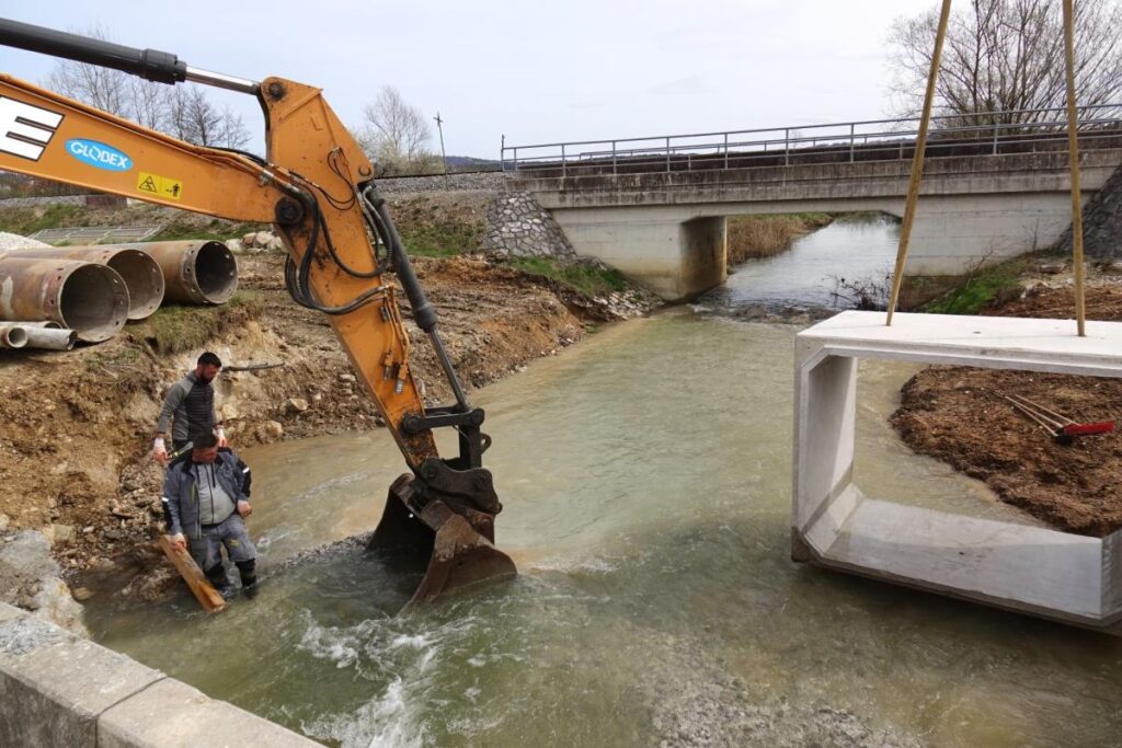 na-cesti-do-spodnje-slivnice-so-se-ze-pricela-tudi-dela-pri-omaplastu