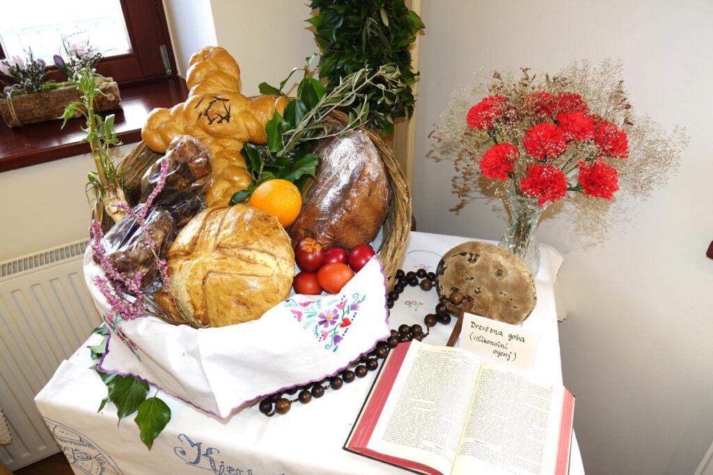 na-ogled-vas-vabi-velikonocna-razstava-v-mestni-knjiznici-grosuplje