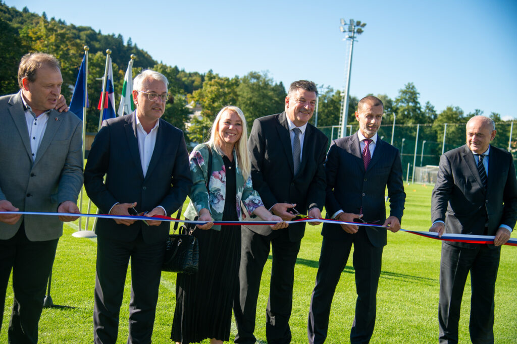 otvoritev-nogometnega-parka-brinje:-grosuplje-je-nogometno-mesto