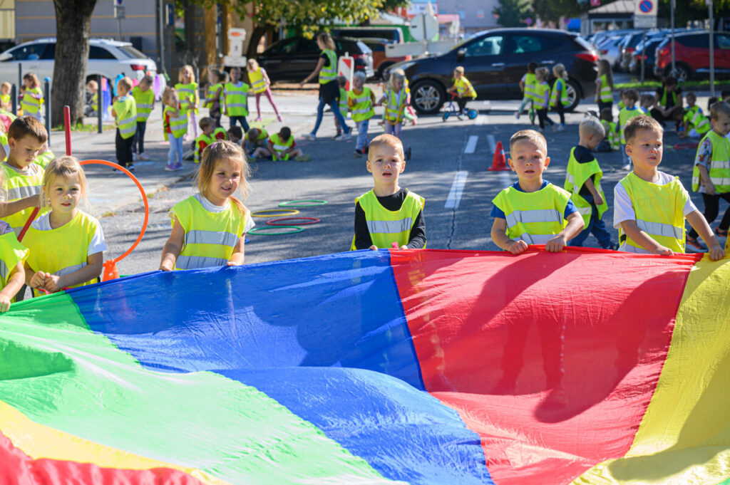 najmlajsi-oziveli-ploscad-pred-obcinsko-stavbo-v-evropskem-tednu-mobilnosti