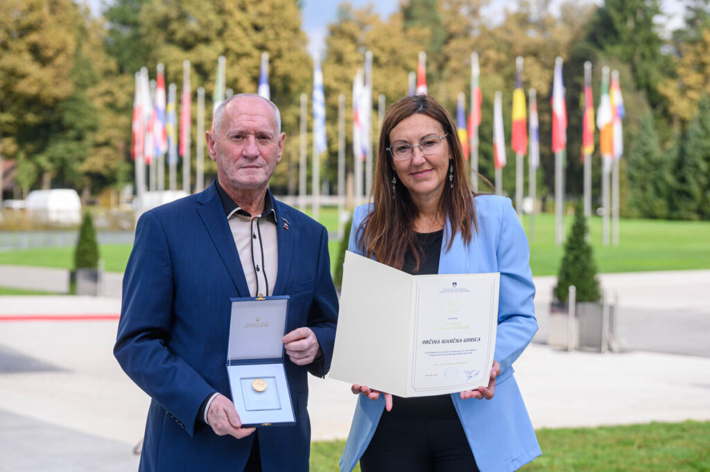 ministrstvo-za-obrambo-podelilo-obcini-ivancna-gorica-plaketo-civilne-obrambe