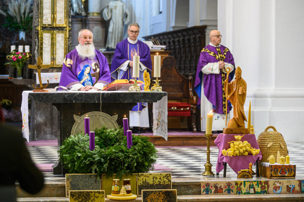 cebelarska-masa-v-znamenju-zahvale-za-dobro-letino