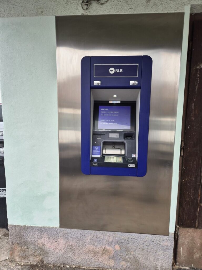 bankomat-ponovno-tudi-v-smarju-–-sapu