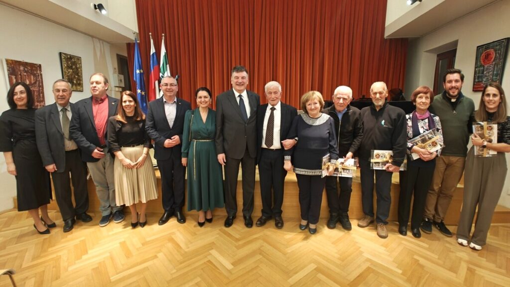 predstavitev-zbornika-obcine-grosuplje-ob-30.-obletnici:-»zgodba-(za)upanja-–-obcina,-ki-raste-z-ljudmi«