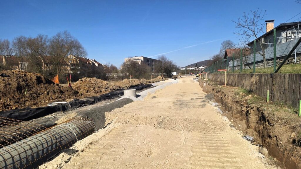 zacela-se-je-obnova-industrijske-ceste-v-grosupljem