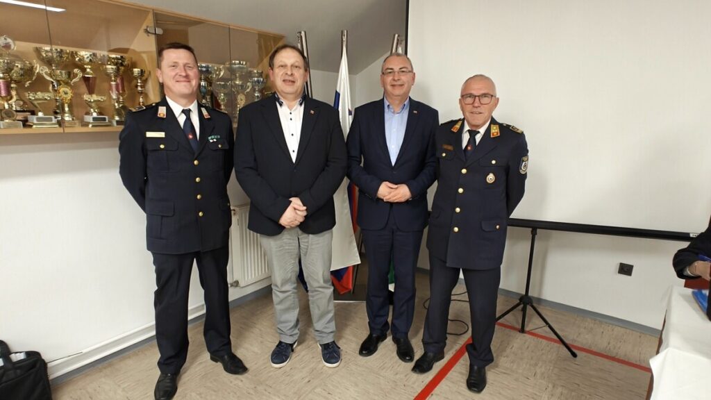 na-obcnih-zborih-so-se-zbrali-gasilke-in-gasilci-pgd-smarje-–-sap,-racna-in-polica