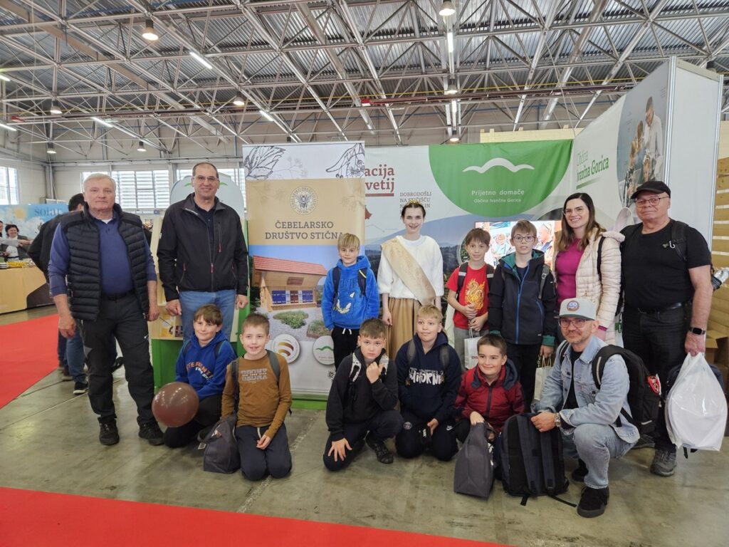 cebelarska-ponudba-iz-nase-obcine-na-apislovenija-v-celju