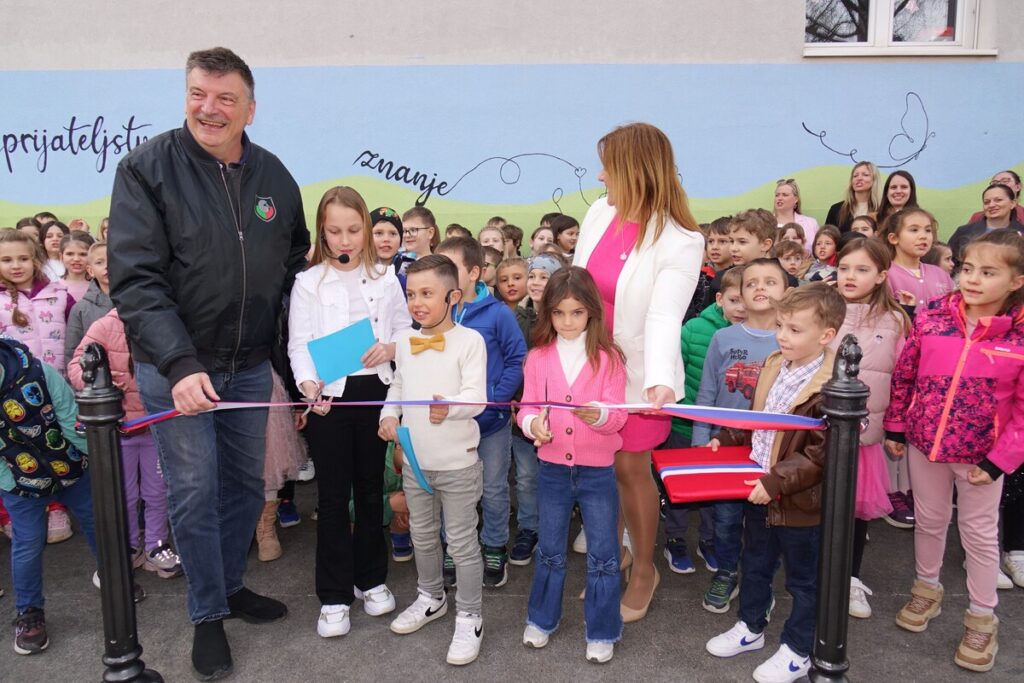 otvoritev-novega-otroskega-igrisca-pri-soli-na-adamicevi