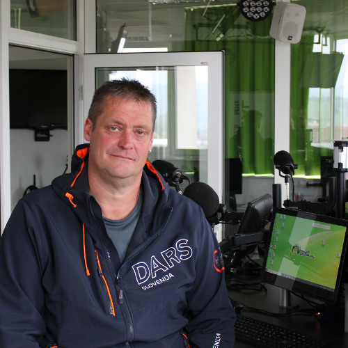 odprta-dlan-–-bojan-krizman-“svetovni-prvak-v-pluzenju-cest”-dars