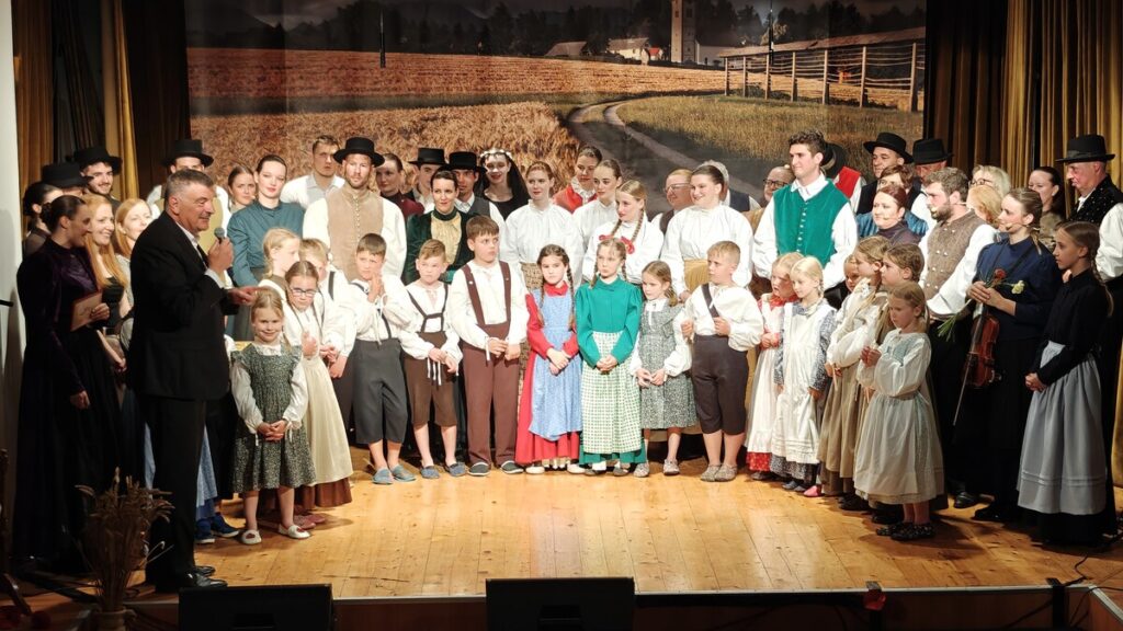 utrip-zivljenja:-45-let-folklorne-dejavnosti-v-racni