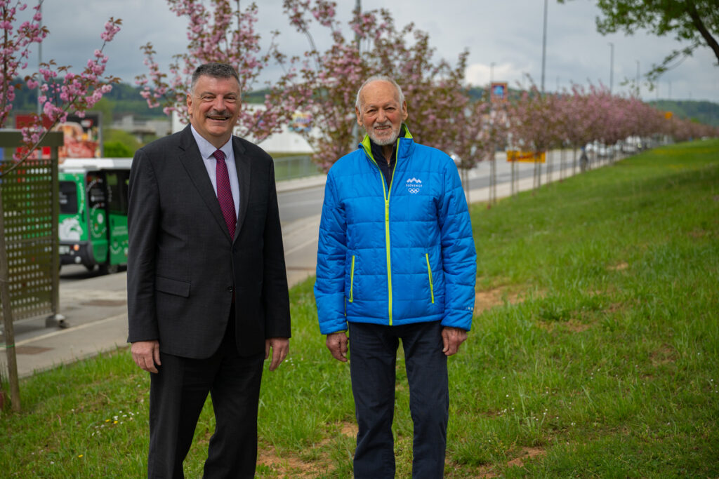 ko-zacvetijo-cesnje,-zacveti-tudi-prijateljstvo