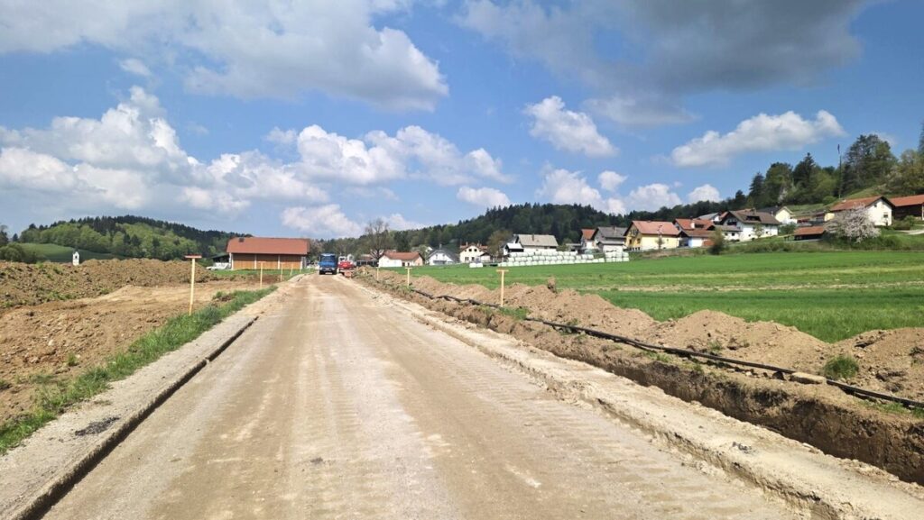 zacela-se-je-rekonstrukcija-ceste-zalna-–-velika-loka