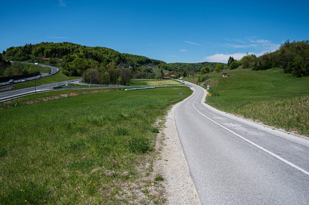 asfalterska-dela-dedni-dol-–-zabjek