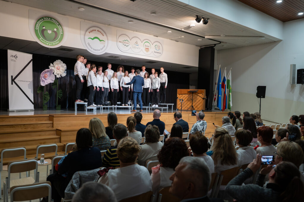 sentvid-pri-sticni-gostil-drugi-del-obmocne-revije-odraslih-pevskih-zasedb
