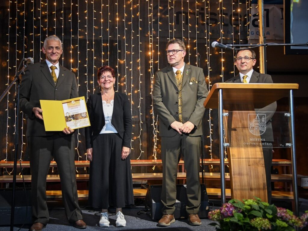 cebelar-henrik-zaletelj-prejemnik-poklukarjevega-priznanja-za-najbolj-medonosno-cebeljo-linijo