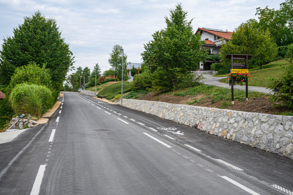 na-krisko-polzevsko-planoto-po-novo-urejeni-cesti