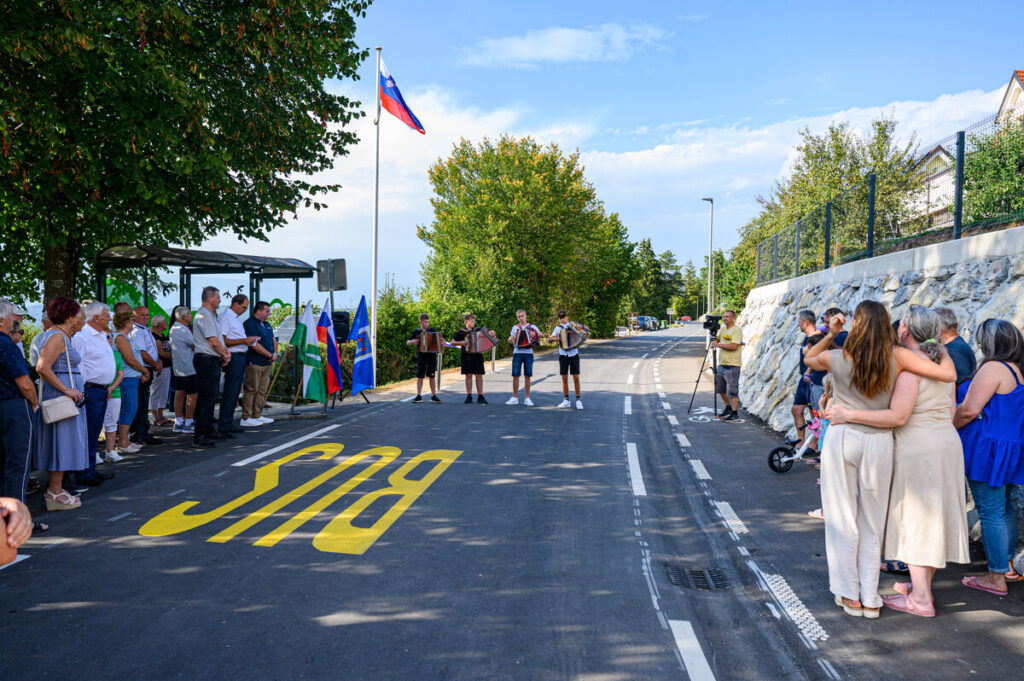 slovesno-odprtje-prenovljene-ceste-na-krisko-polzevski-planoti