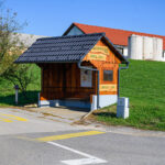 obnovljeno-solsko-avtobusno-postajalisce-v-bogi-vasi