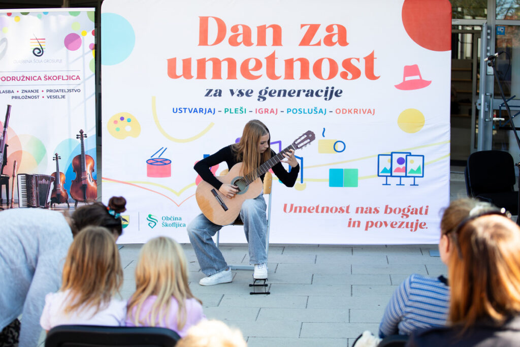 dan-za-umetnost-povezal-skofljico-in-lavrico